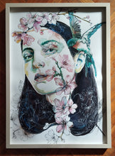 Cargar imagen en el visor de la galería, María
