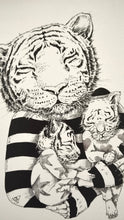 Cargar imagen en el visor de la galería, Nostalgia MAMÁ TIGRE
